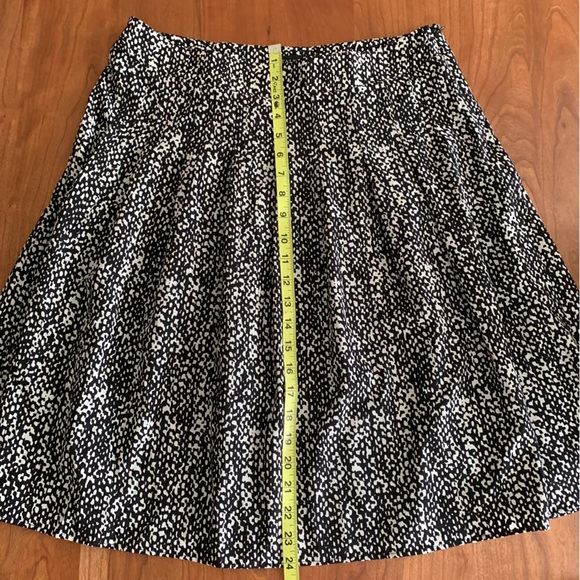 Talbots Pleated Skirt 12 Petite Black and White Pattern - Picture 9 of 10